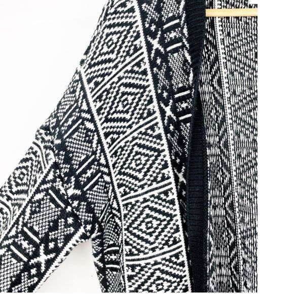 Old Navy Black White Aztec Sweater Cardigan Small - Picture 3 of 6